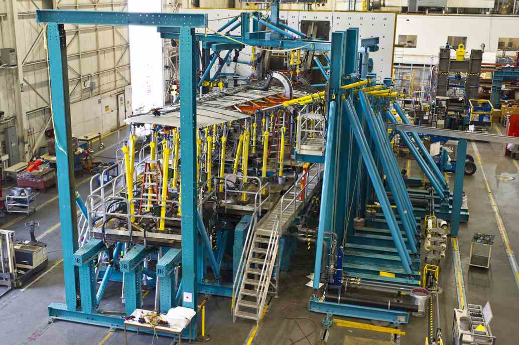 Testing Racks In Ailes Tests Aérospatiaux pour Applications de Défense | MTS