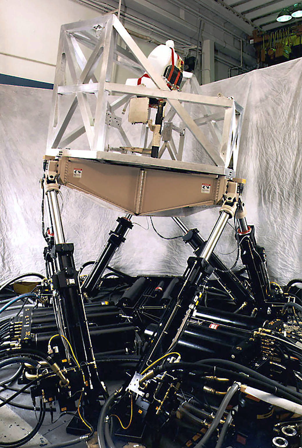 Hexapod Tank Motion Simulator