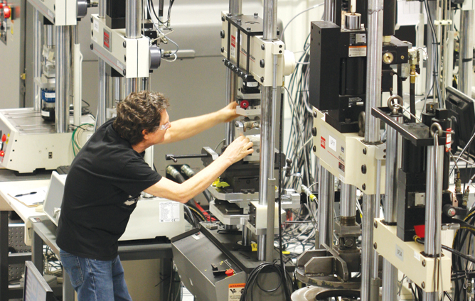 MTS - Laboratorio Knight Mechanical Testing